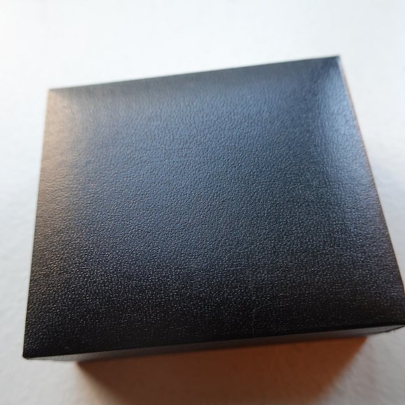 Men's Tuxedo Gold Knot Cufflinks and 4 Studs - Picture 3 of 3